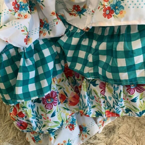 The Pioneer Woman Petal Party
Ruffled Laundry Bag With Rope
Drawstring - Picture 7 of 17